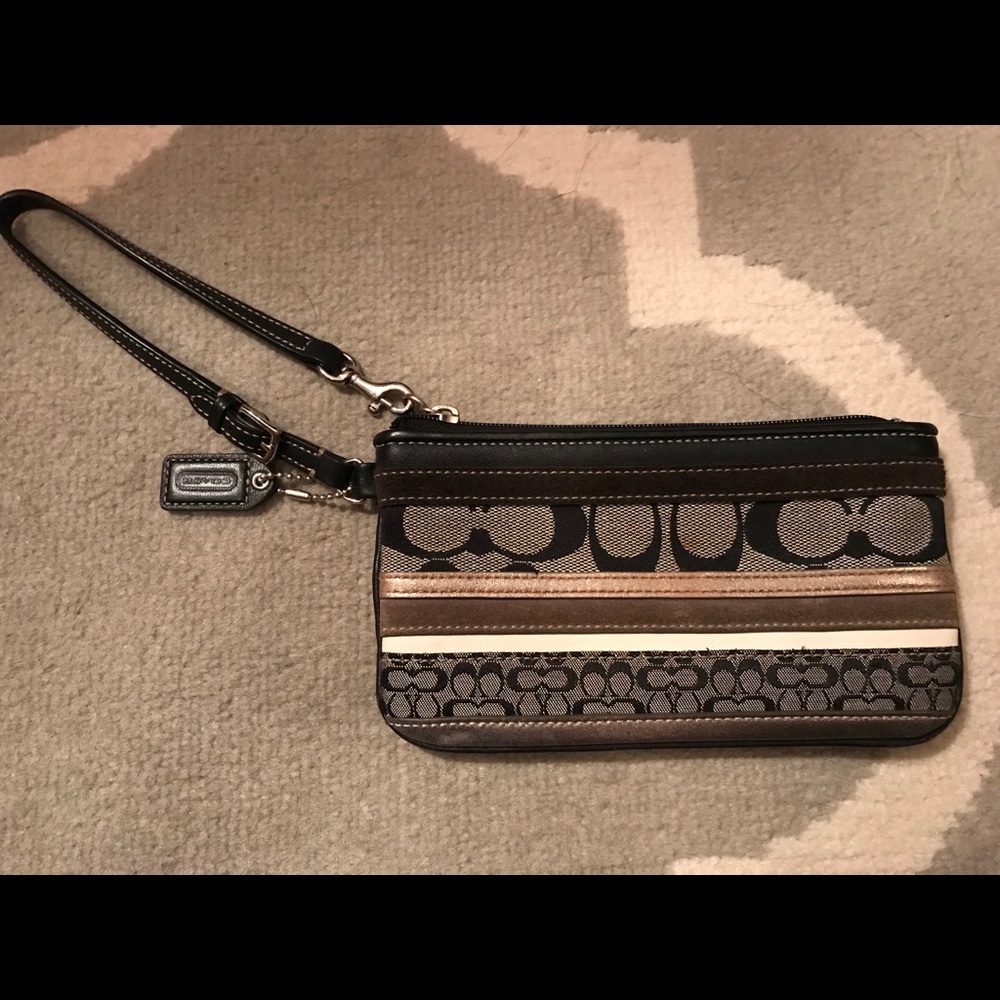 3/25✨ Coach Wristlet